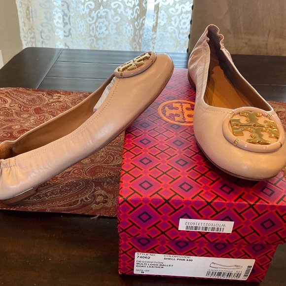 Tory Burch Multi Logo Ballet 6.5 クリーム Tory Burch Multi Logo Ballet 6.5 クリーム